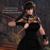 Figurine LORIBEAR Yor Forger en robe noire de princesse des épines tenant des talons aiguilles dorés