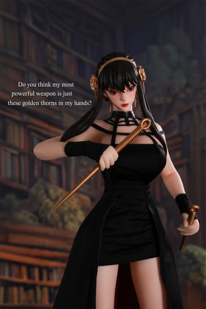 Figurine LORIBEAR Yor Forger en robe noire de princesse des épines tenant des talons aiguilles dorés
